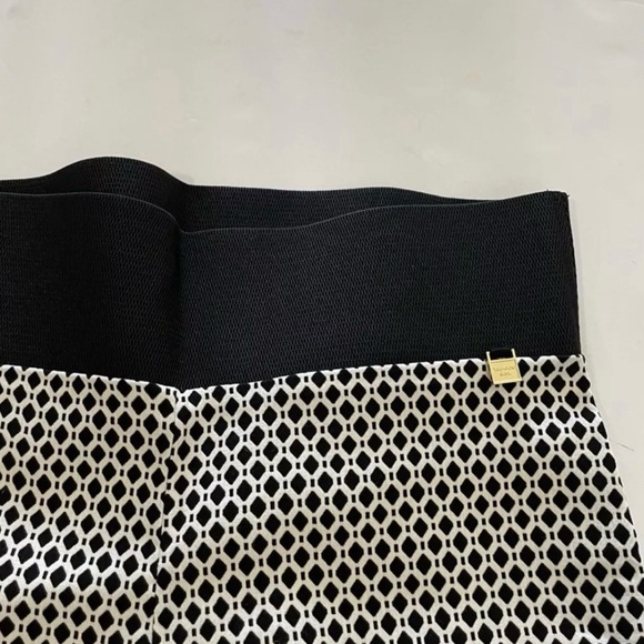 Tahari Arthur S.Levine Women’s Black and White Elastic Waistband Dress Pants - Picture 7 of 11
